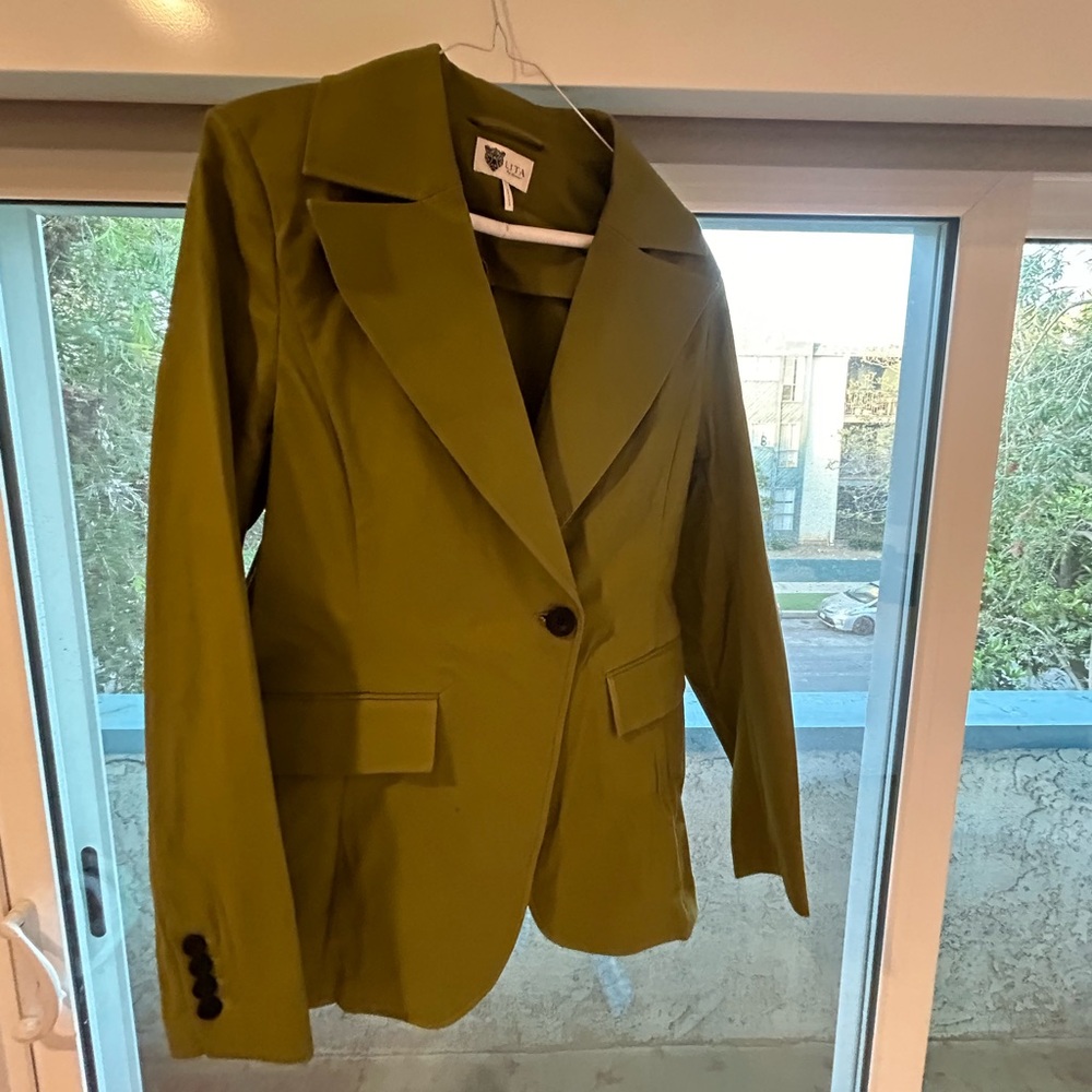 Lita by Ciara - New - Avocado Blazer - structured and fits well - Sz Small